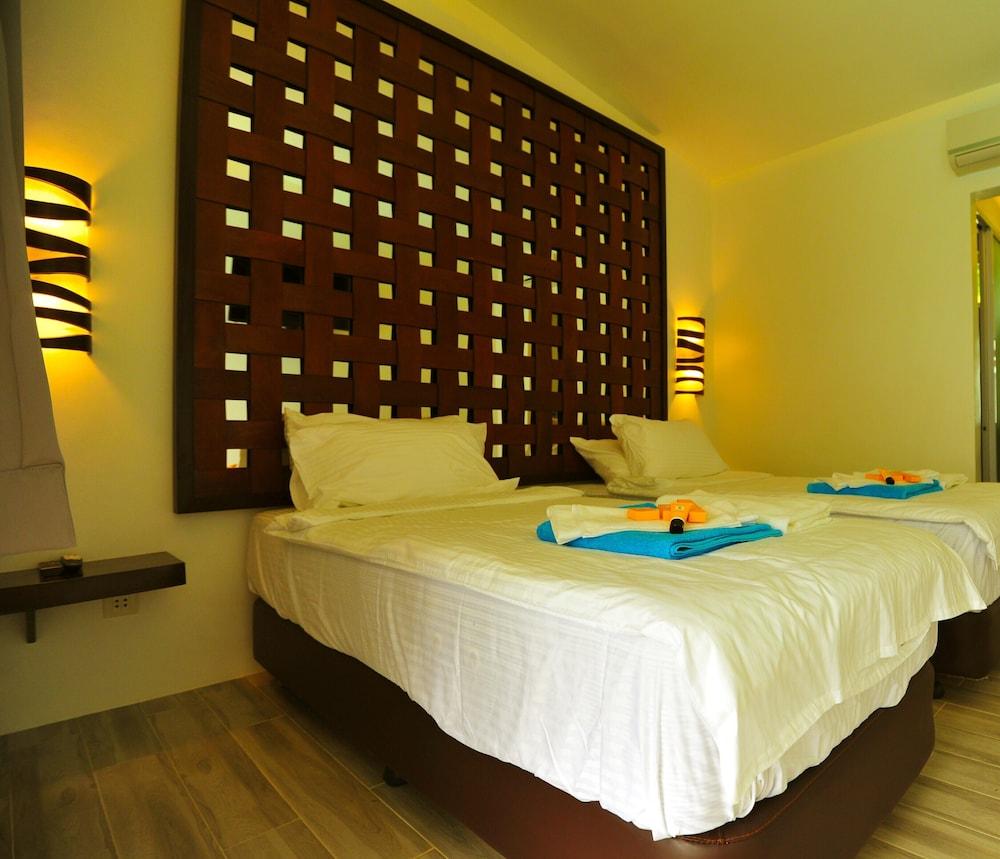 Alegria Water Front Beach House