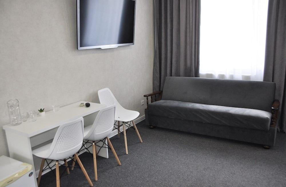 Medelean Hotel - Hostel