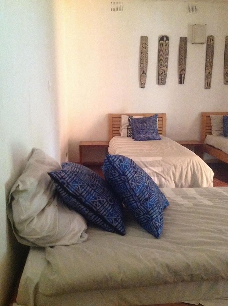 Livingstone Guest Farm - Hostel