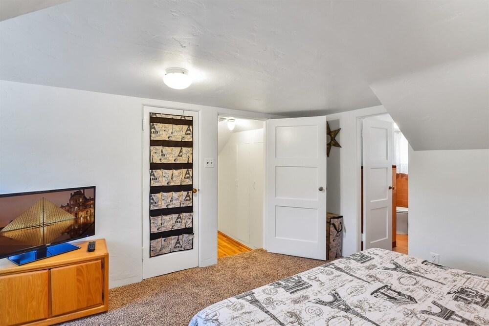 The Potter`s Cottage