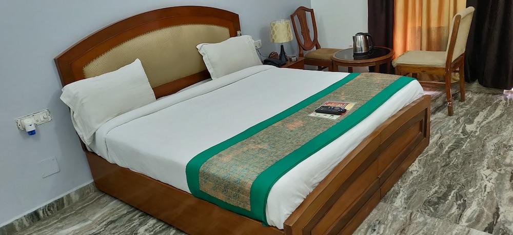 Bird Hawkins Residency