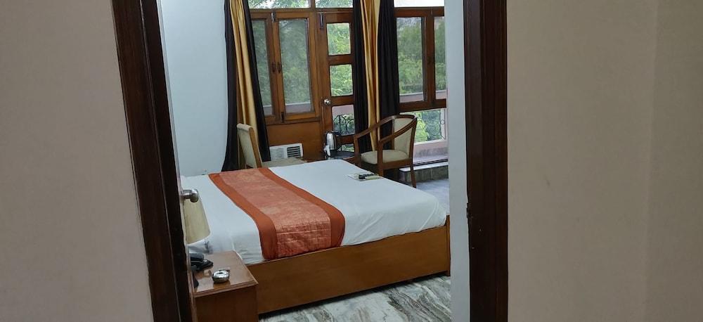 Bird Hawkins Residency