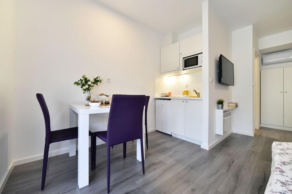 At Queens Apartments