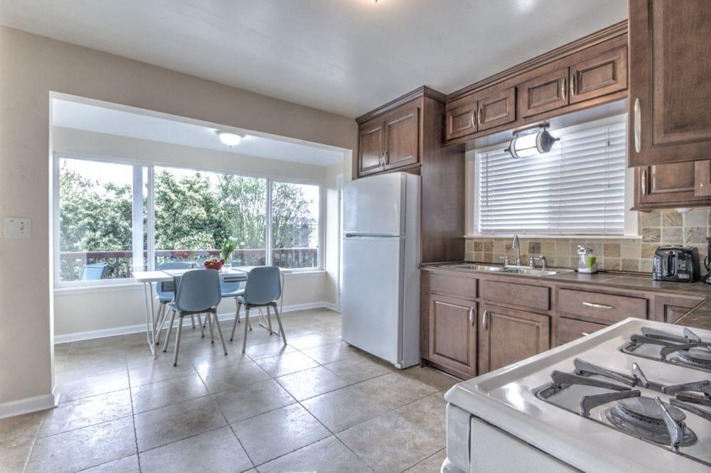 Renovated 2BR Lake View Condo