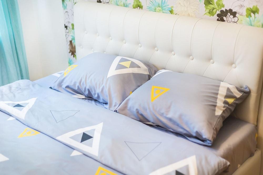 Apartment on Tryokhgorny Val 3