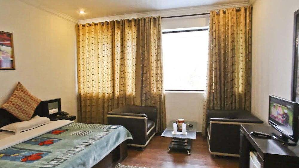 Hotel Punnu International