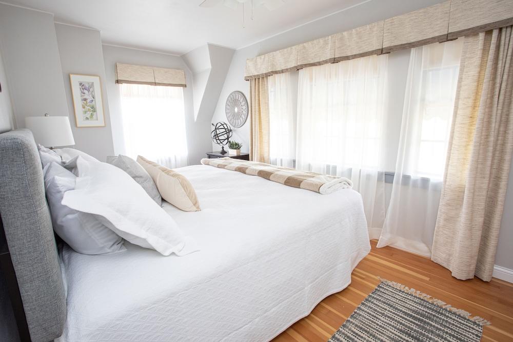 Hummingbird Estate Wine & Suites