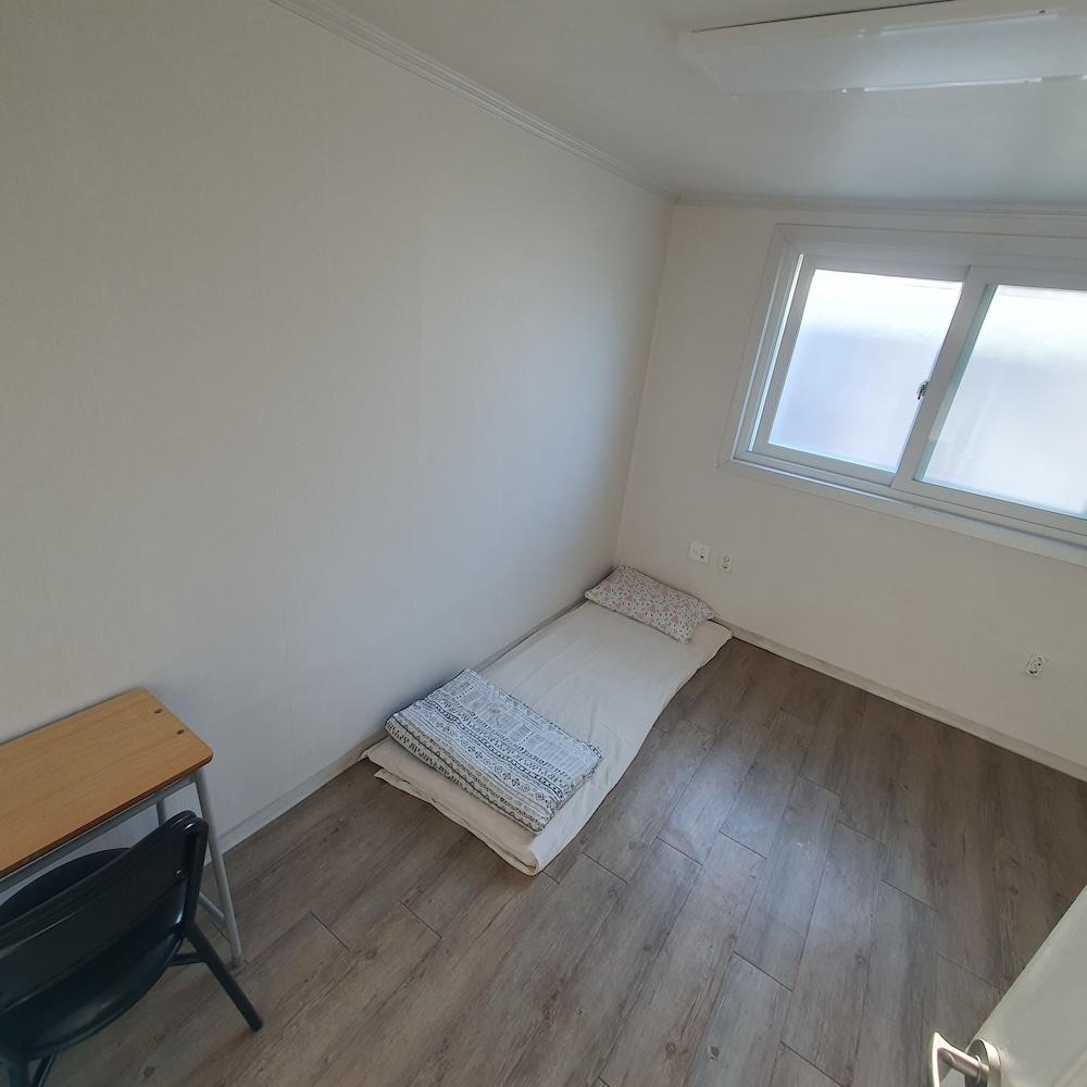 Seoul Holiday Guesthouse - Hostel