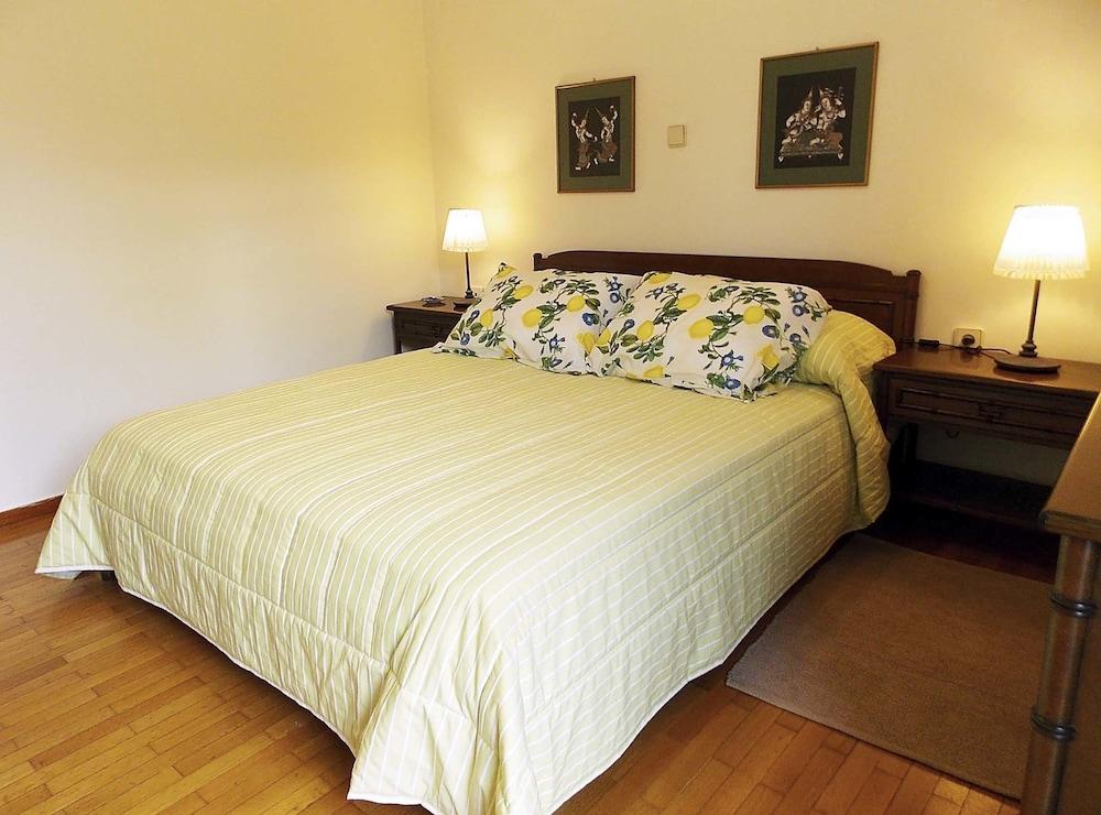 Glyfada Spacious Apartment Garden