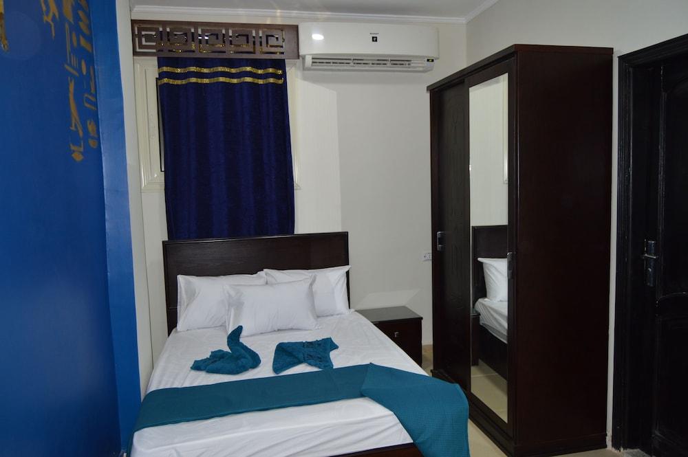 Comfort Pyramids inn