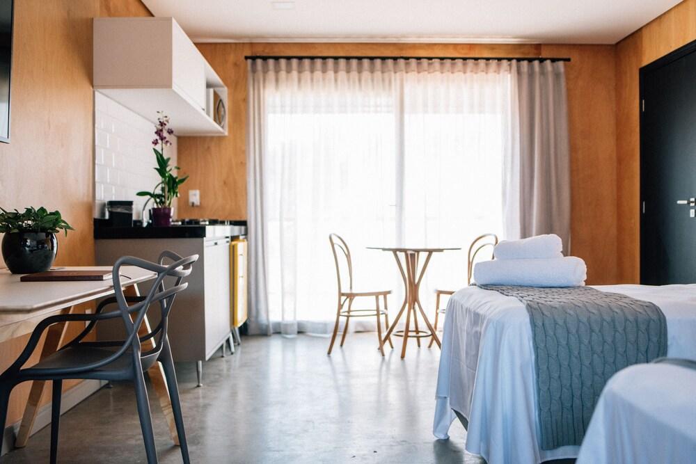 1948 Hotelaria Eireli