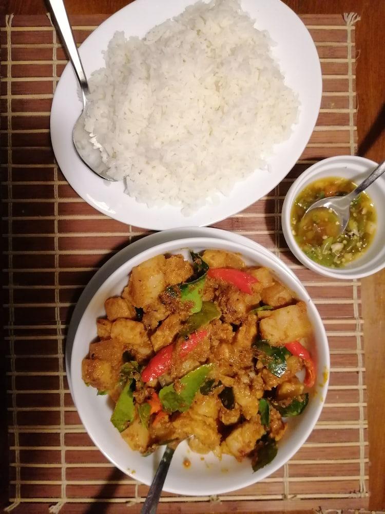 MacNara Traveller's Inn