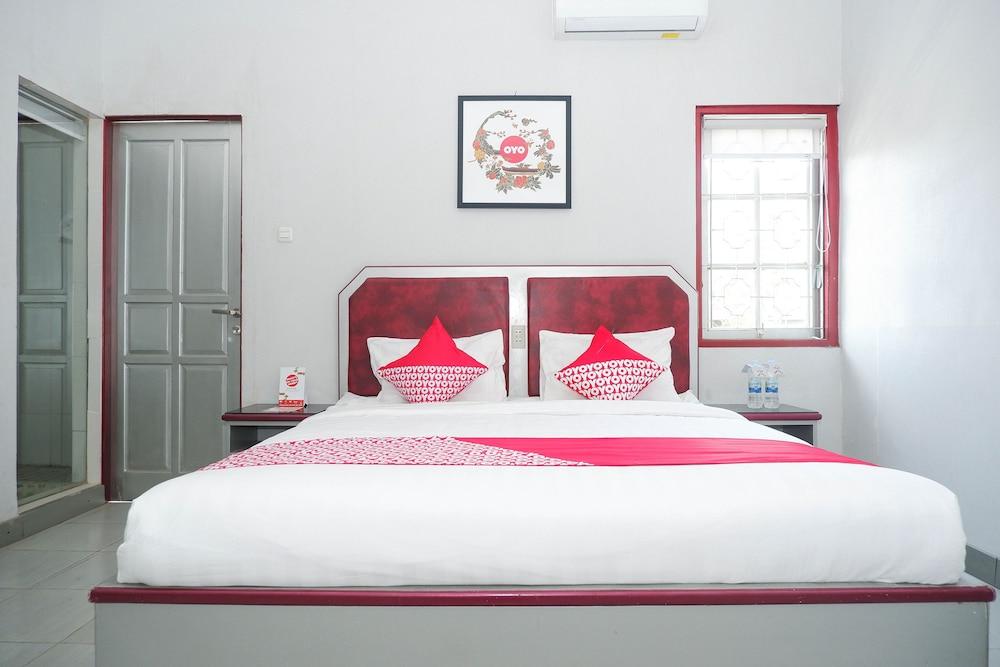 OYO 1284 Executive Residence