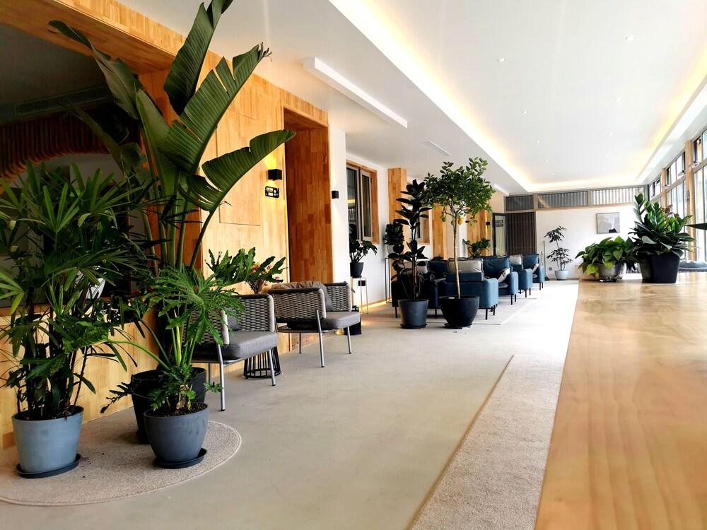 VINAWHISPER Boutique Hotel