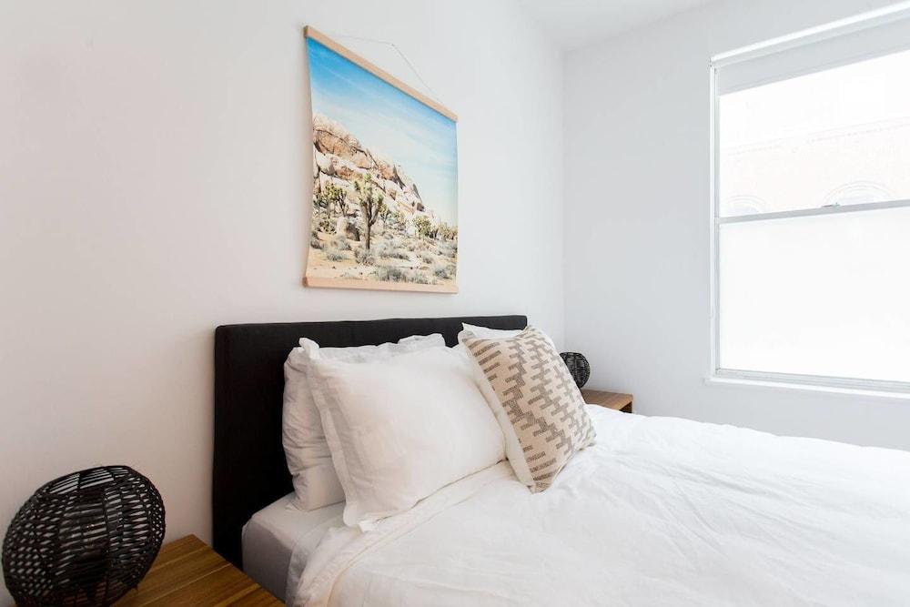 Beautiful and Cozy Steps From Mount-royal