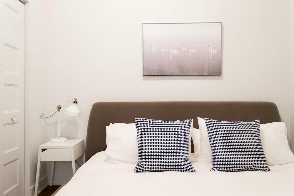 Amazing Plateau Loft Steps Away From Mount-royal