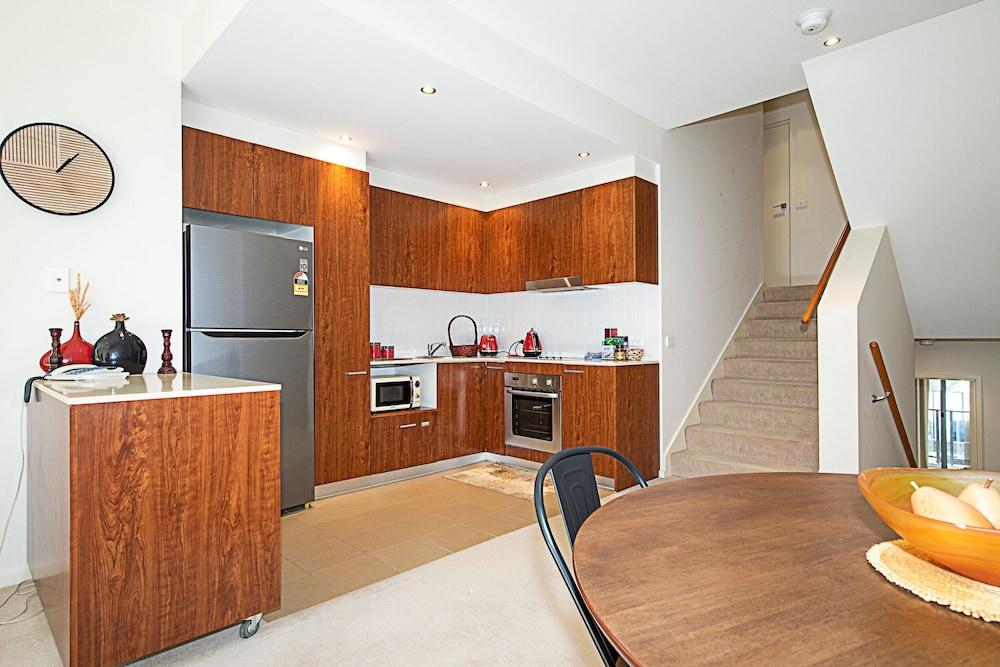 Spacious 1-Bedroom Apartment With Parking