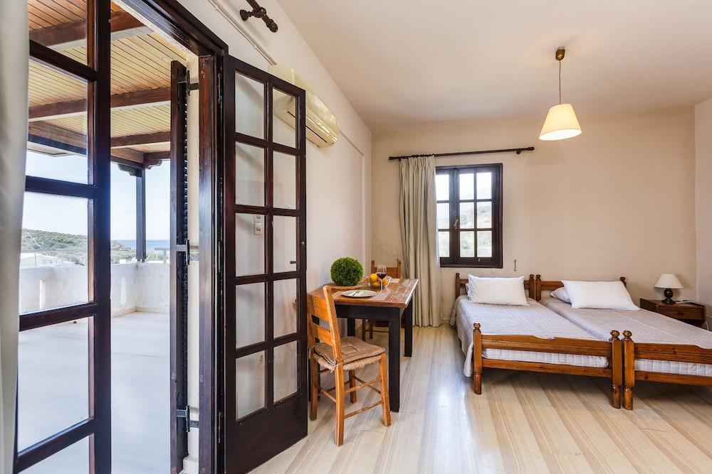 Santa Maria Studios & Apartments