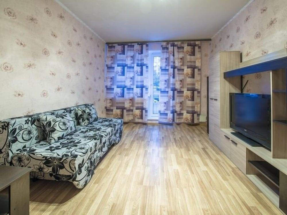 Apartment - Vernadskogo 93