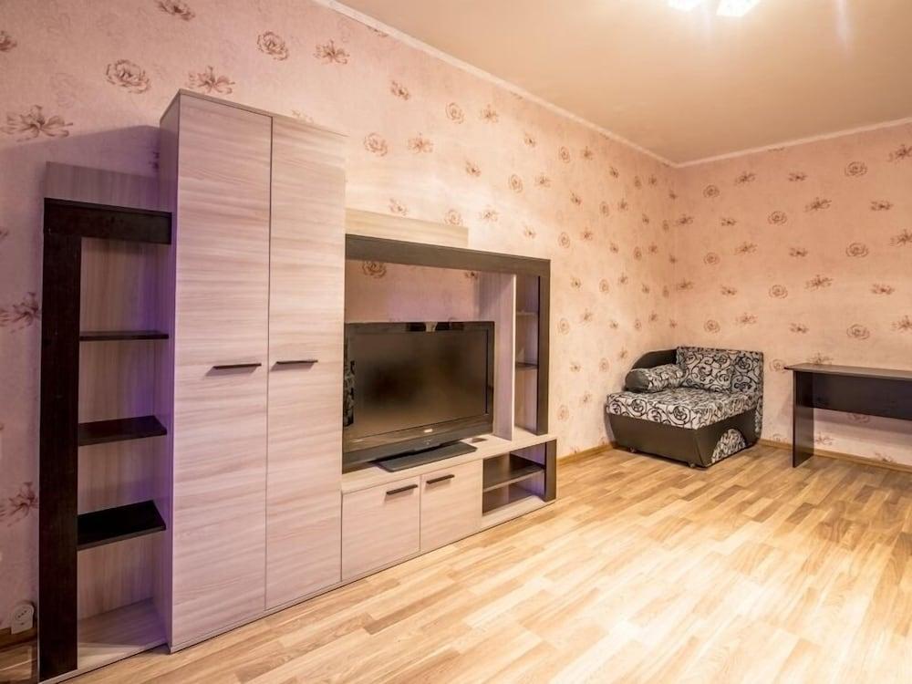 Apartment - Vernadskogo 93