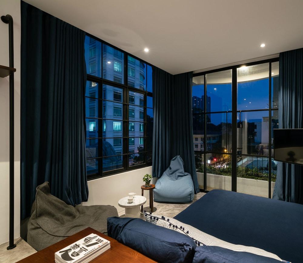 Bare Gallery Boutique Stays