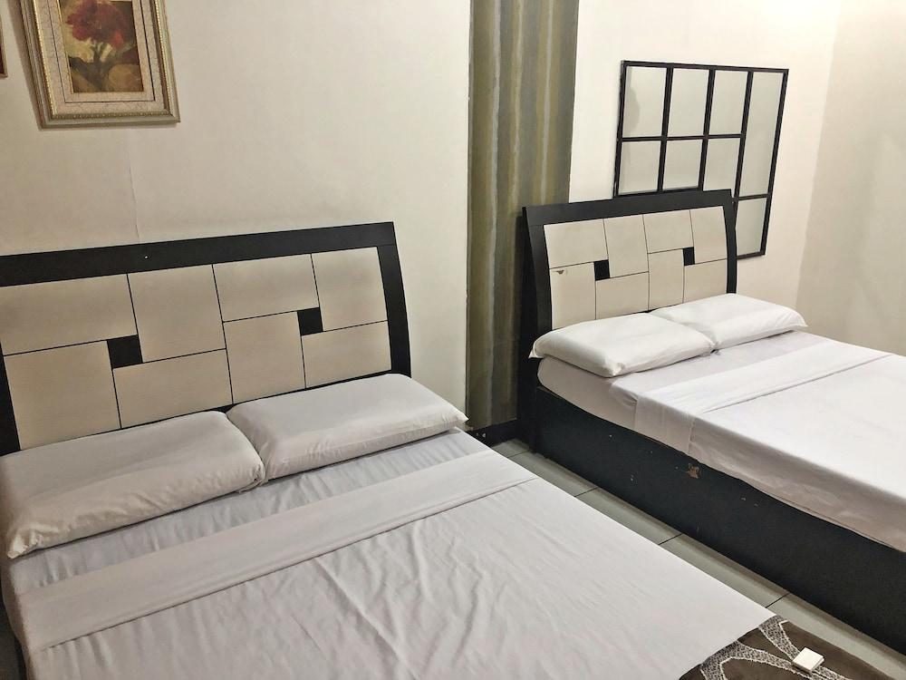 Cosmo Hotel Espana near UST