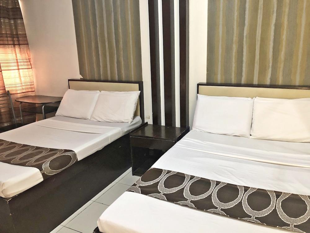 Cosmo Hotel Espana near UST