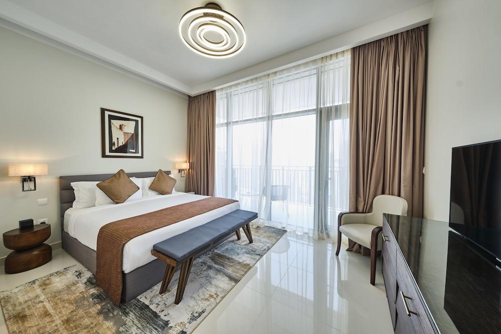 Fantastay Blvd Crescent