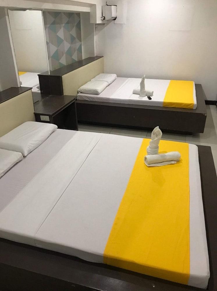 Cosmo Hotel - Padre Campa