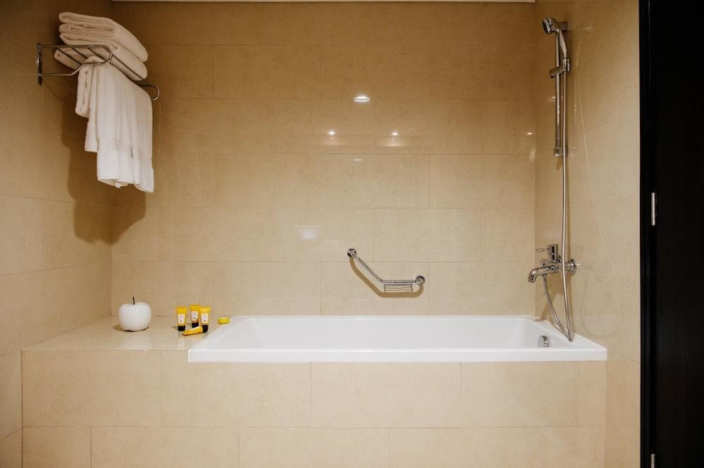 Fantastay Laguna Tower