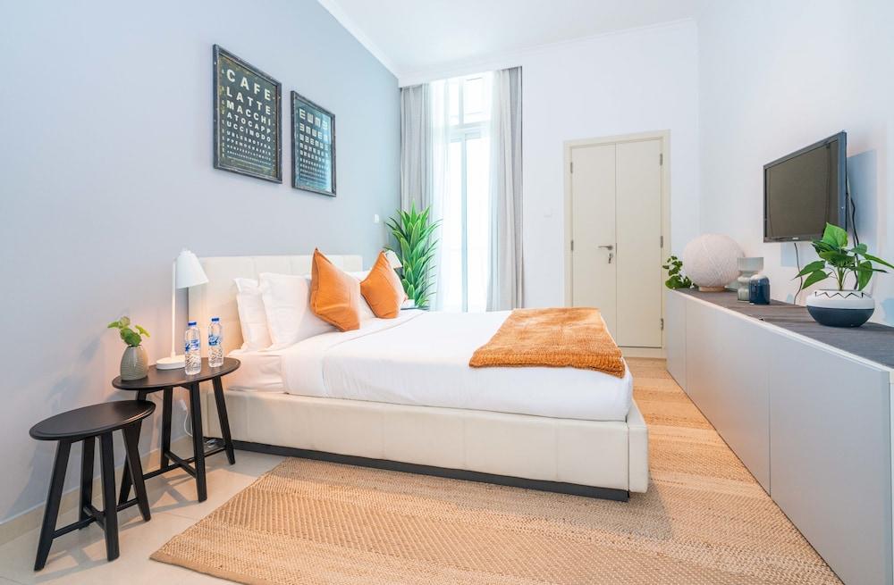 FantaStay Botanica Towers