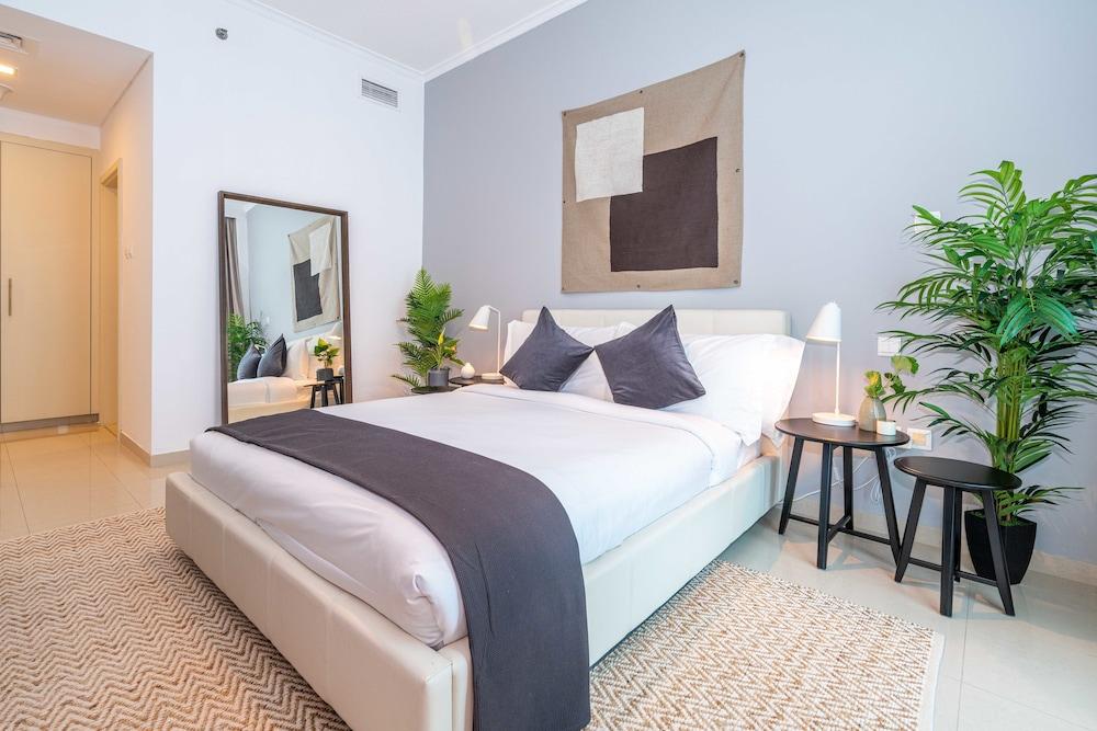 FantaStay Botanica Towers