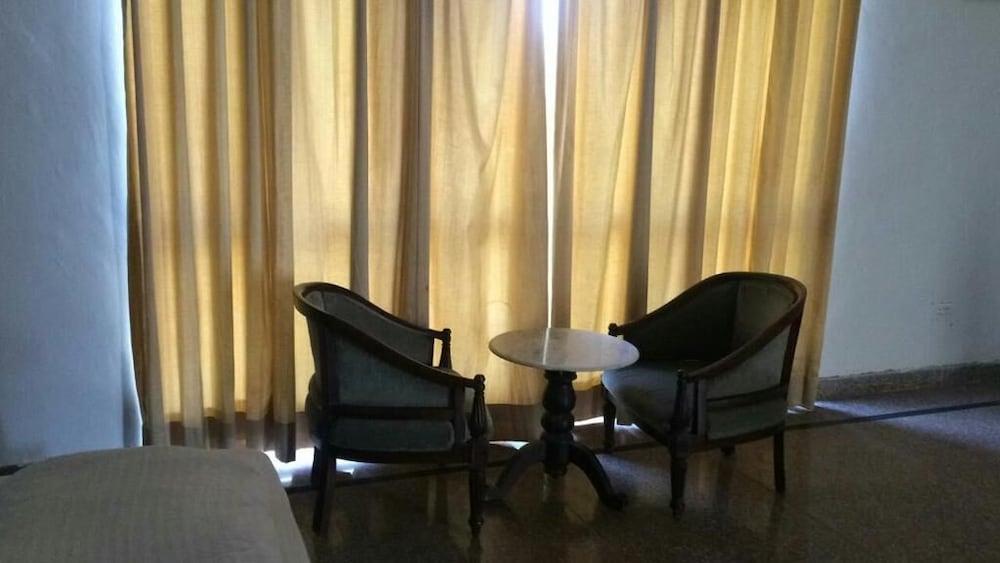 Estate Paradiso Jaipur