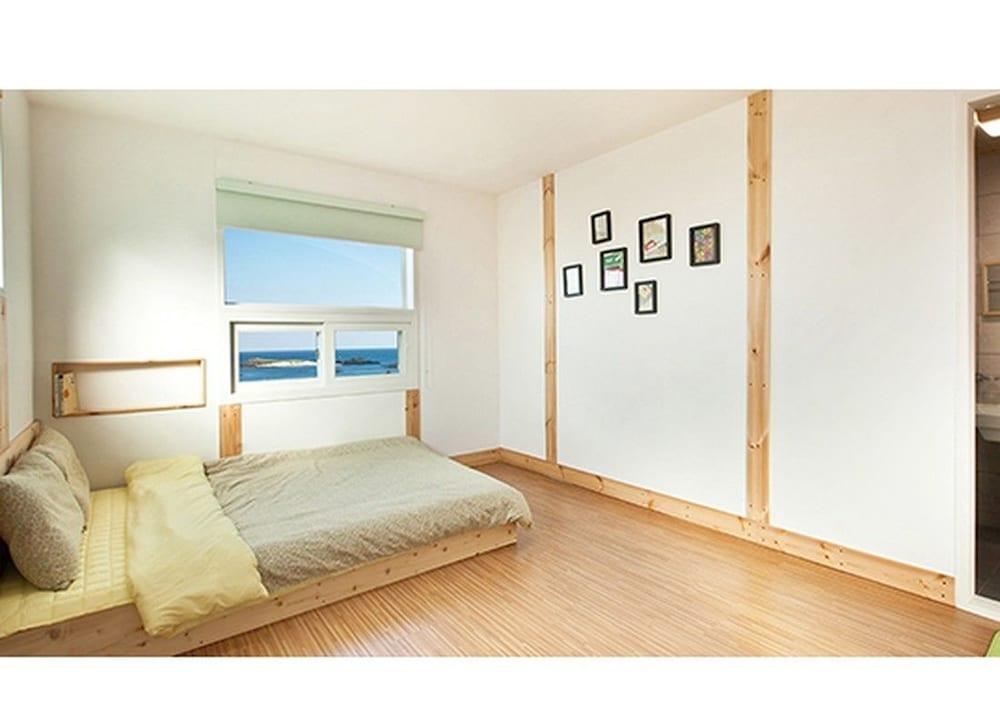 Jeju Cloudy Field House