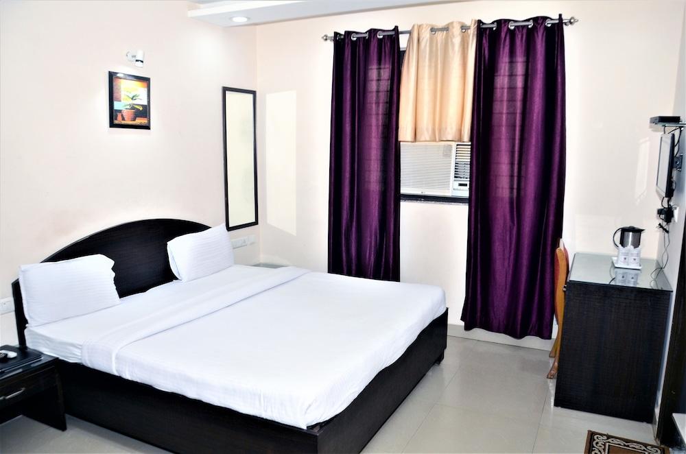 Hotel Pradeep Palace