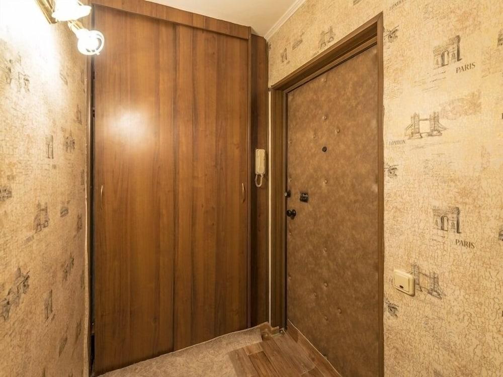 Apartment - Profsoyuznaya 98