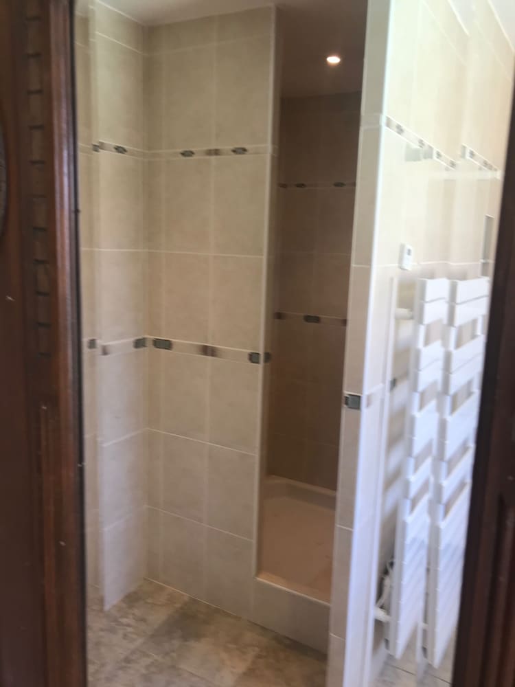 Chambre 2 Beziers Villeneuve