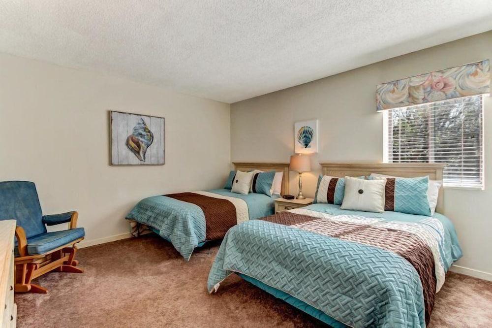 2072 Beachwood Villa