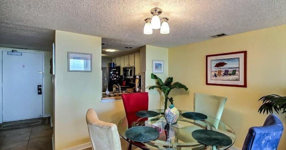 B147-amelia-surf-and-racquet