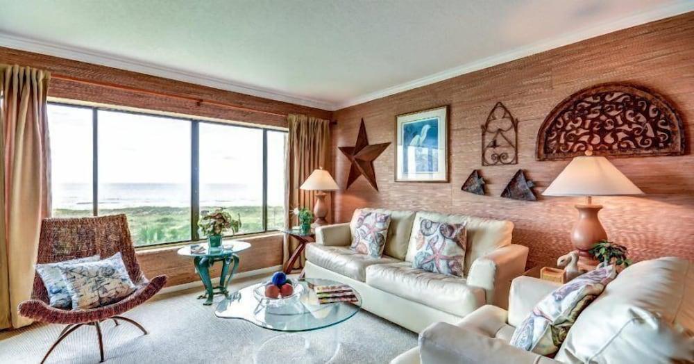 C116-amelia-surf-and-racquet