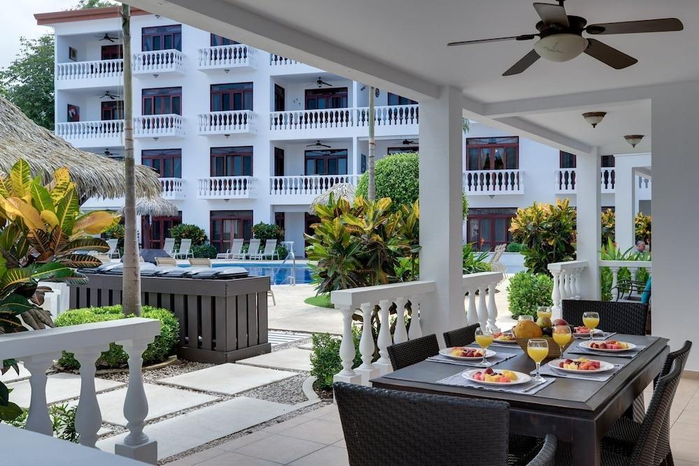 Magnificent and Spacious Poolside 3BR Condo