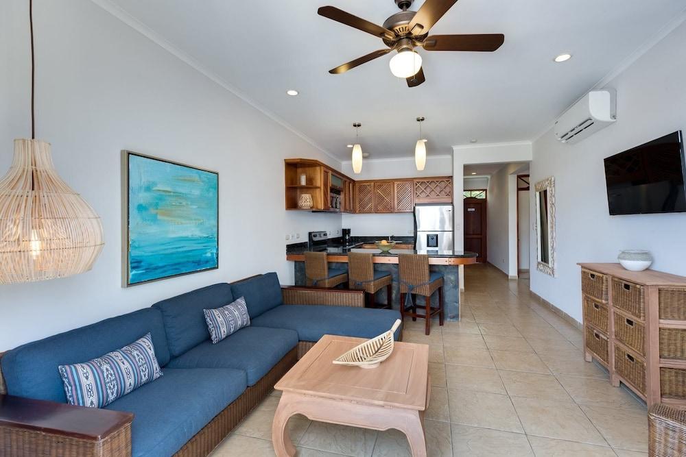 2br/2ba Unit in Exclusive Community