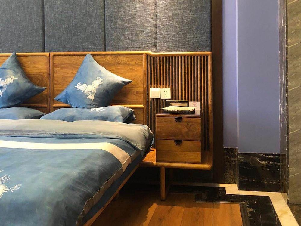 Qiancuihang Art Hotel