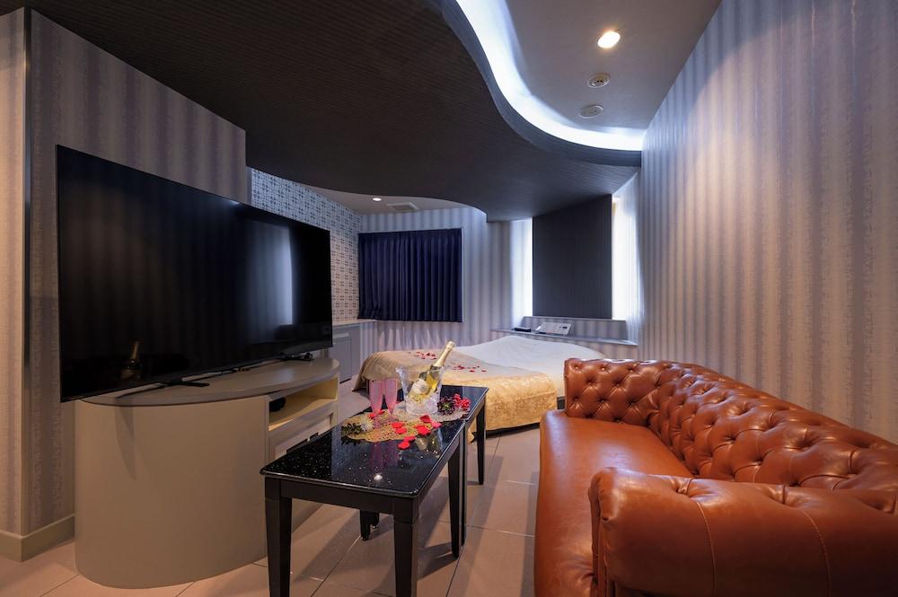 Happy Kiss - Adults Only