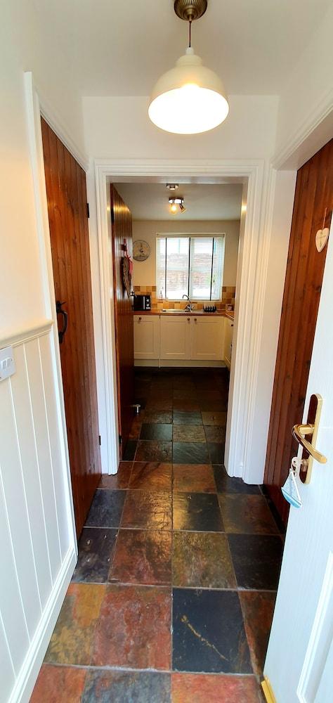 Vale View Cottages - The Stables