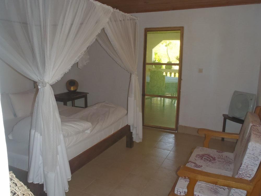 Auberge Chez Laurette Morombe