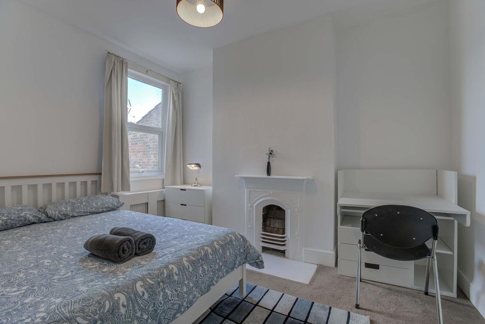 Levenshulme Self-Catering Townhouse
