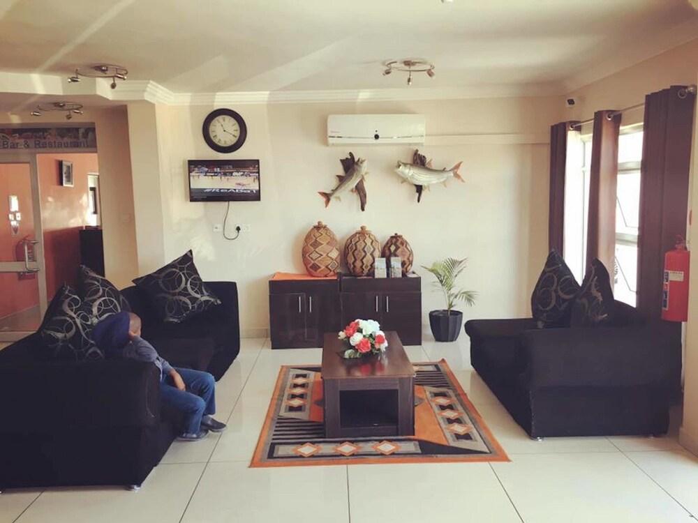 Adansonia Hotel Maun