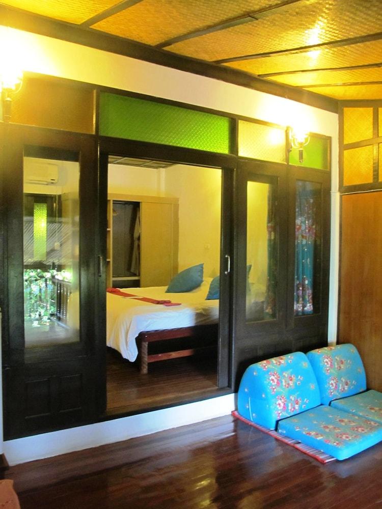 Charm Churee Village