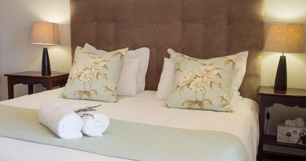 Super Tubes Guesthouse